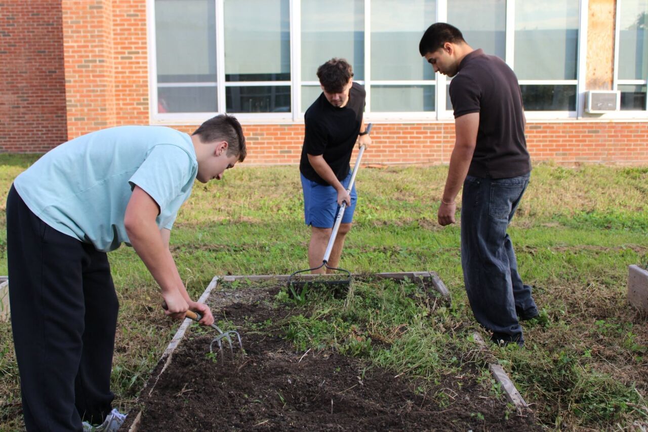 Rondout Teaches Agriculture